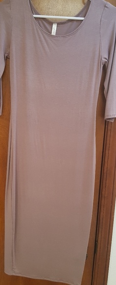 Form fitting, quater sleeve dress - Picture 2 of 2